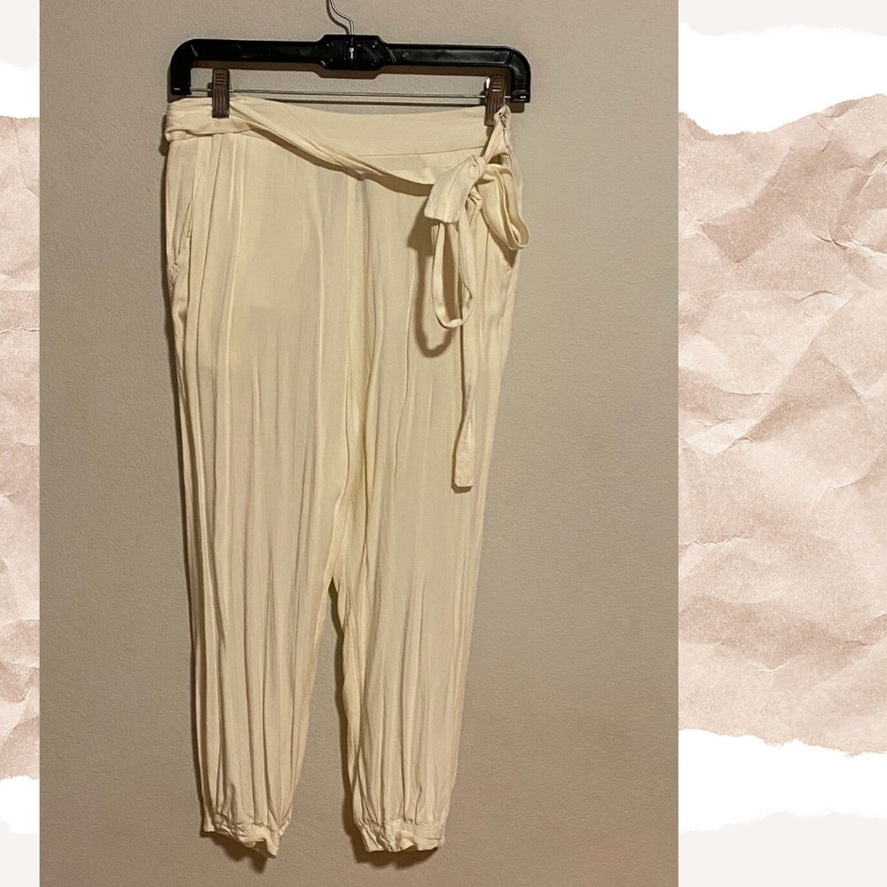 Bone white capri pant